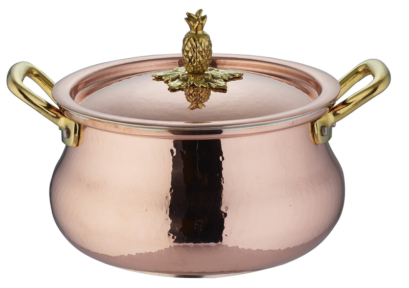 Hand-hammered copper stockpot with belly shape by Ruffoni