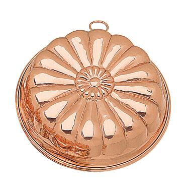 Bundt mold that looks like a daisy. 28cm